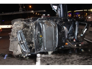 Otomobil Orta Refüje Çarparak Takla Attı: 1 Ölü, 4 Yaralı