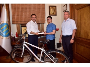 Başkan Şahin Bilecikli Türkiye 1’incisini Tebrik Etti