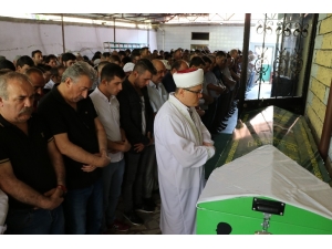 Kaza Sonrası Hayatını Kaybeden Genç Kız Gözyaşları İçinde Defnedildi