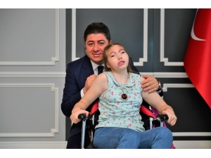 Başkandan Epilepsi Hastası Sudenur’a Sürpriz Doğum Günü