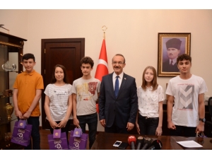 Vali Yavuz, Lgs’den Tam Puan Alan Öğrencileri Ödüllendirdi
