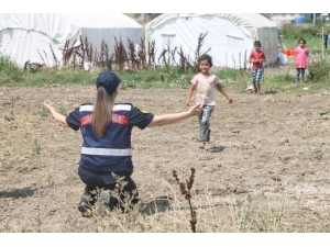 Jandarmadan Mevsimlik İşçilere Şefkat Eli