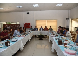 Vali Deniz Manisa’nın Tarım Ve Turizm Ekonomisini Basınla İstişare Etti