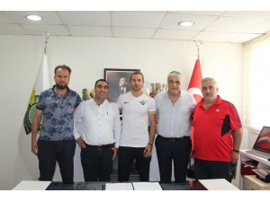 Akhisarspor’da 2 İmza Birden