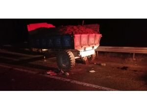 Römorka Çarpan Motosikletteki 2 Kişi Yaralandı