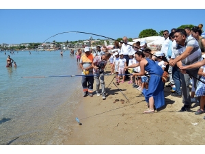 Denizden Bu Kez Balık Değil Pet Ve Plastik Şişe Çıktı