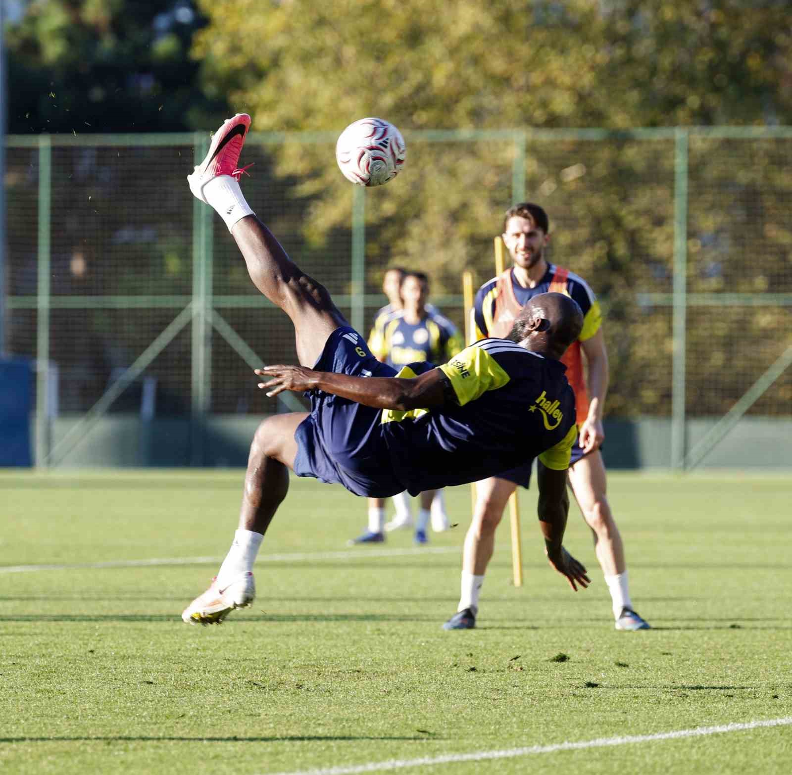 fenerbahce-konyaspor-maci-hazirliklarini-surdurdu