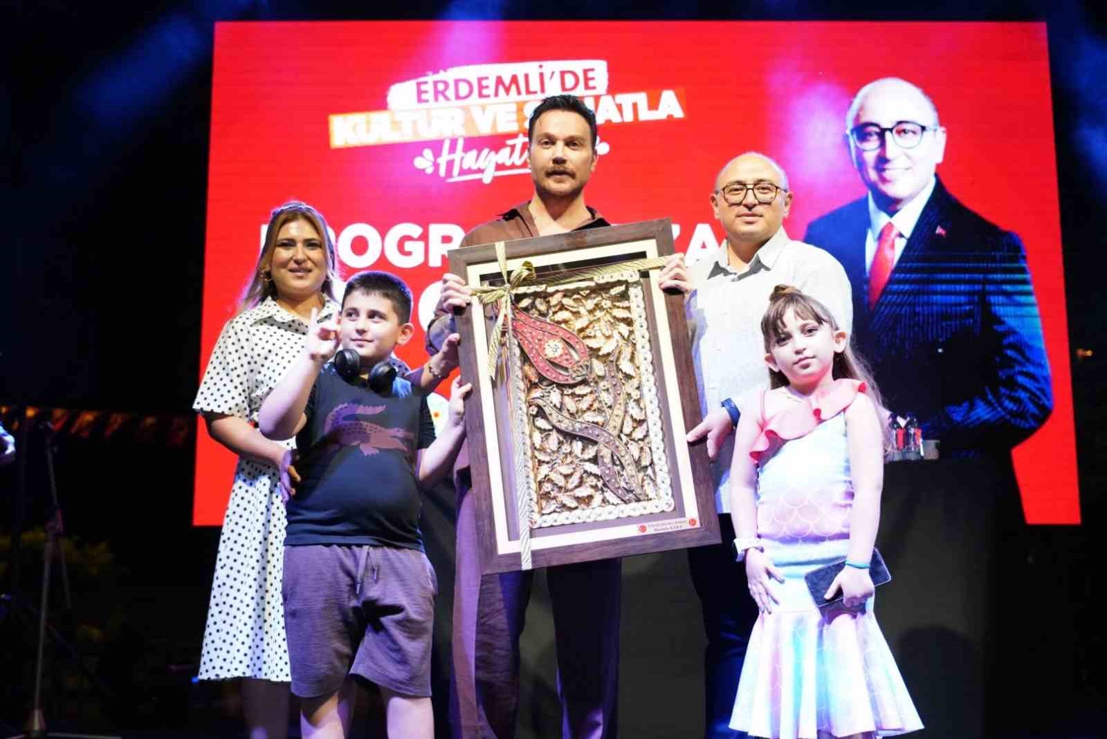 erdemli-belediyesi-erdemlilileri-sinan-akcil-la-bulusturdu