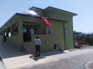 Eski Vekil Dedesinin Vasiyetini Yerine Getirip Cami Yaptırdı