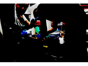 Otomobiller Kafa Kafaya Çarpıştı: 2 Yaralı