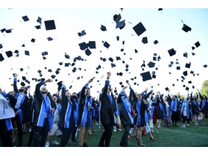 Eğitim Fakültesi Ve Devlet Konservatuvarında Mezuniyet Heyecanı