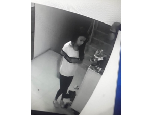 Davetli Gibi Geldiği Düğün Evini Soyan Kadın Hırsız Kamerada