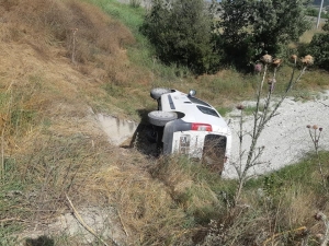 Hafif Ticari Araç 30 Metrelik Şarampole Uçtu: 4 Yaralı