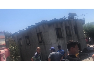 Çatı Yangını Evi Kül Etti