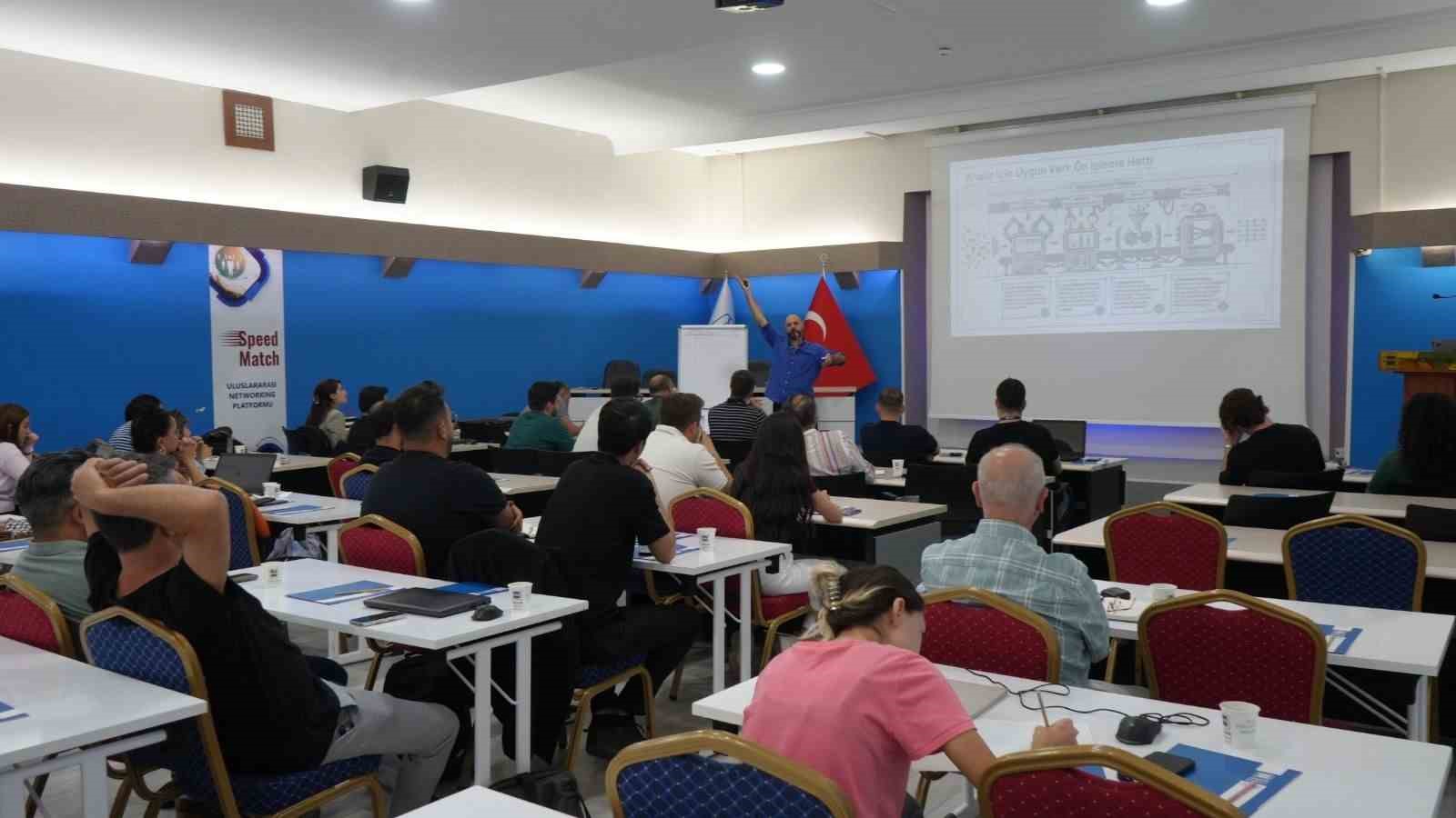 eskisehir-de-yapay-zeka-ile-veri-analizi-egitimi-duzenlendi
