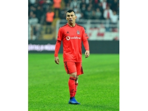 Medel’e Teklifler Gelmeye Başladı