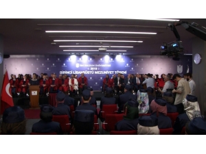 İbn Haldun Üniversitesi’nde Mezuniyet Coşkusu