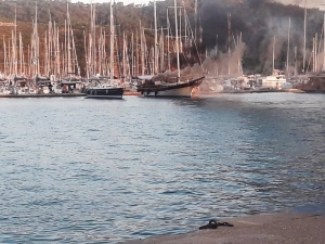 Fethiye’de Abd Bayraklı Gulet Alev Alev Yandı