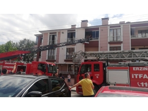 Tatile Giden Ailenin Evlerinde Yangın Çıktı