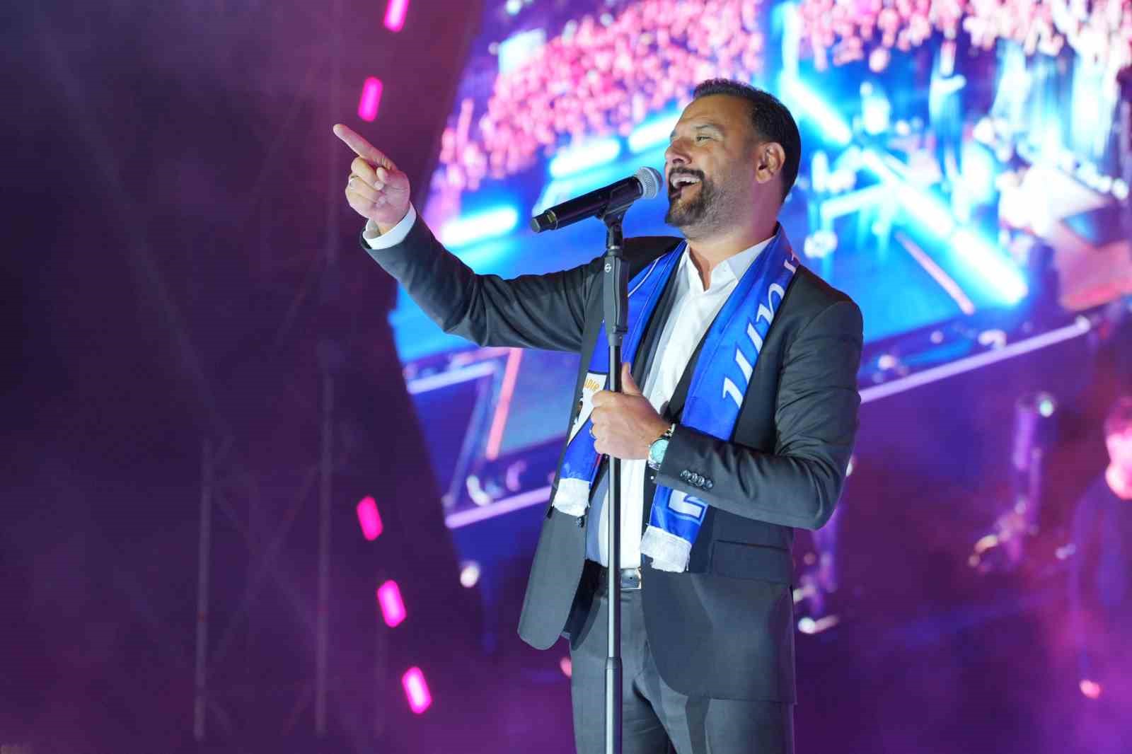 alisan-dan-erzurum-da-turku-dolu-festival-aksami