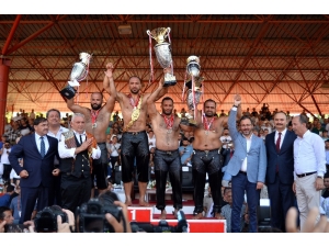 Ali Gürbüz Altın Kemeri Taktı