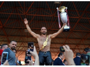 Başpehlivan Ali Gürbüz Başkan Böcek’e Verdiği Sözü Tuttu