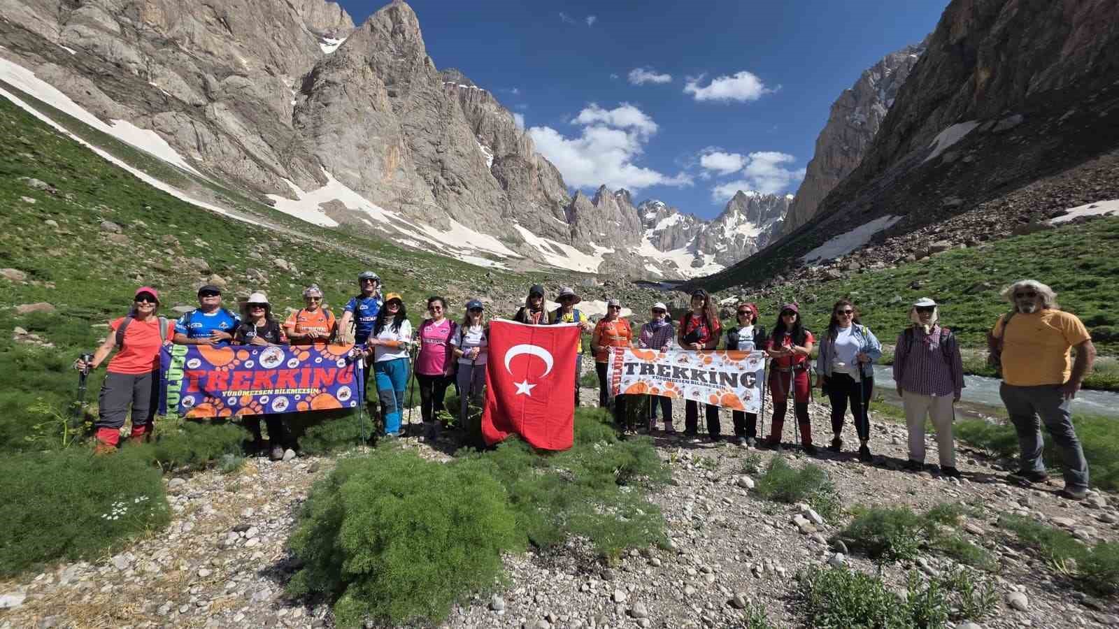 izmir-trekking-kulubu-nden-hakkari-ye-doga-cikarmasi