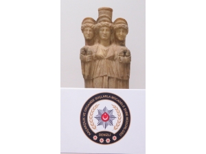 Roma Dönemine Ait Kanatlı Ve 3 Başlı Kadın Heykeli Ele Geçirildi