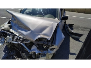 Bilecik’te Bariyerlere Çarpan Otomobildeki 6 Kişi Yaralandı