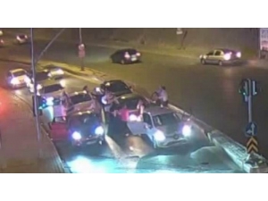 Kırmızı Işıkta Çifte Telli Oynayan Sürücülere Şok Ceza