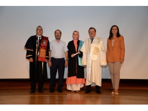 Enstitülerde Mezuniyet Coşkusu