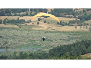 Ladik’te Yamaç Paraşütü Etkinliği
