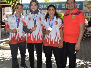 Korkuteli, Kick Boksta 3 Türkiye Birincisi Çıkardı