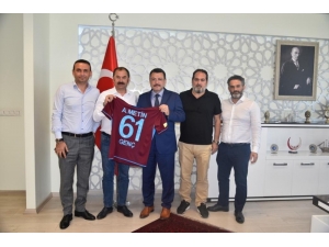 Başkan Genç’ten Trabzonspor‘a 1461 Bilet Jesti