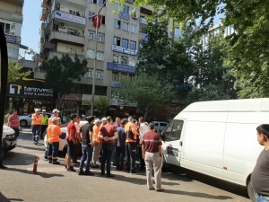 Parkomat Görevlisiyle Sivil Polis Memuru Arasında Kavga