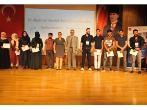 Gso-mem’de Kursları Tamamlayan Kursiyerlere Sertifika