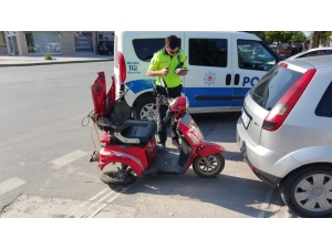 Otomobil İle Elektrikli Bisiklet Çarpıştı: 1 Yaralı