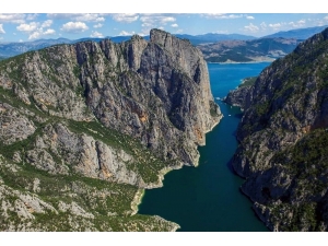 Şahinkaya Kanyonu Eşsiz Doğal Güzelliği İle Hayran Bırakıyor