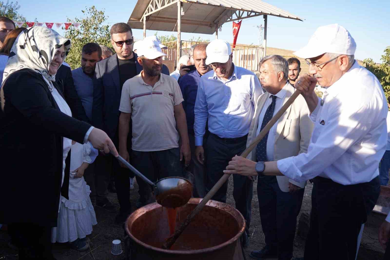 kahta-da-bin-yillik-bag-bozumu-festivalli-duzenlendi