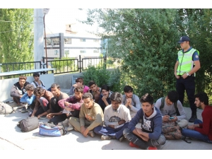 İzin Belgelerinin Sahte Olduğunu Polis Noktasında Öğrendiler