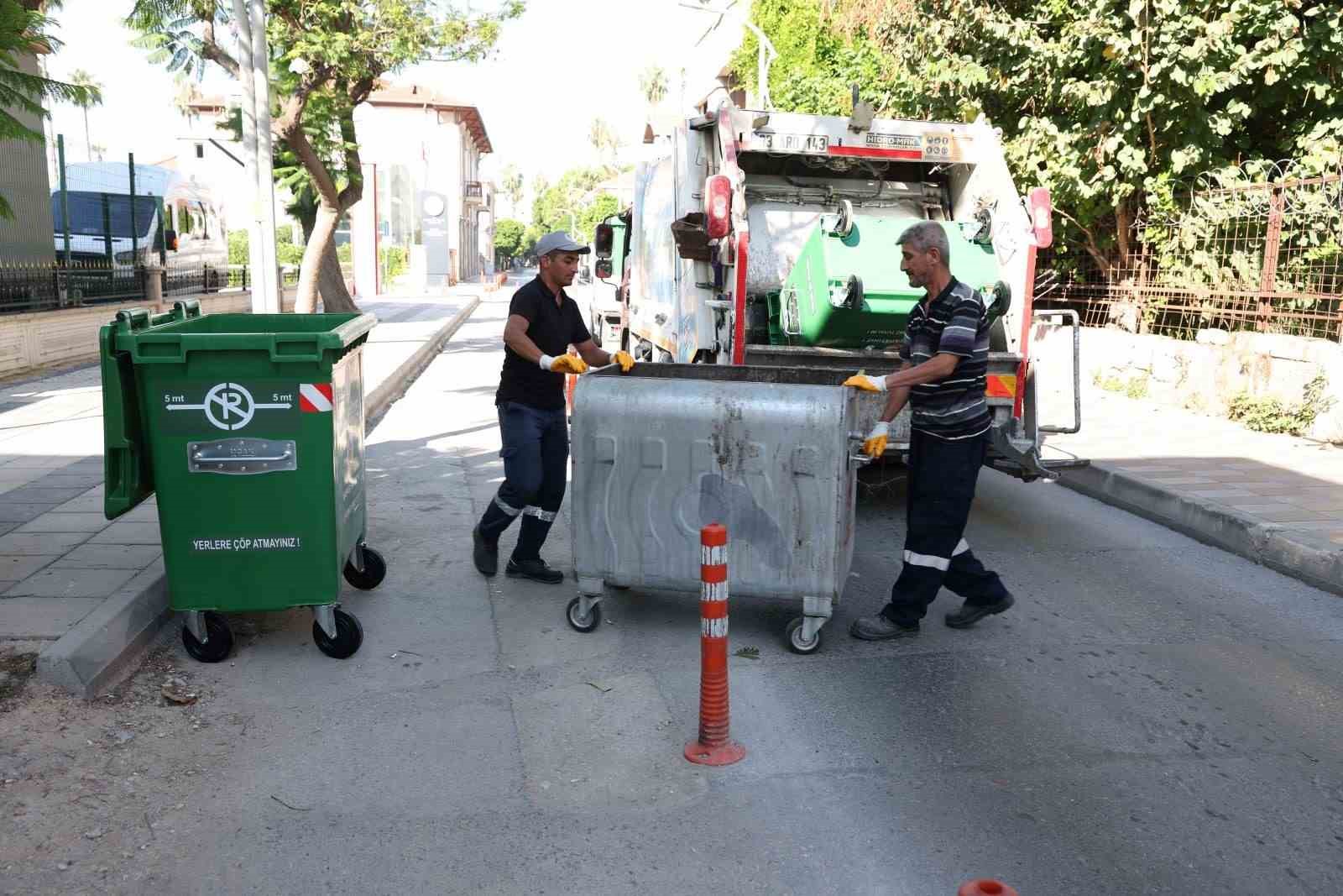 mersin-kent-merkezindeki-cop-konteynerleri-yenileniyor
