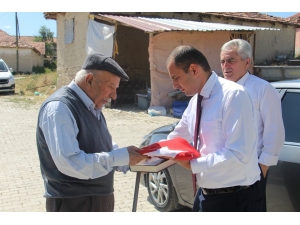 Dumlupınar’da Şehit Babasına Bayrak Ve Kur-an’ı Kerim Hediye Edildi