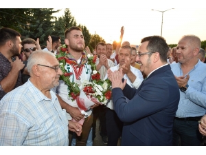 Kırkpınar’ın Fatihine Muhteşem Karşılama