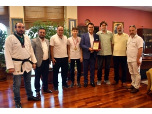 Şampiyon Tekvandocudan Dündar’a Ziyaret