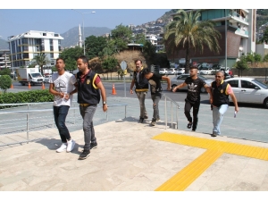 Çalıntı Araçla Kovalamaca Sonucu Yakalanan 3 Şüpheli Adliyede