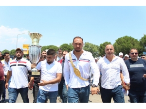 Başpehlivan Gürbüz’e Antalya’da Coşkulu Karşılama