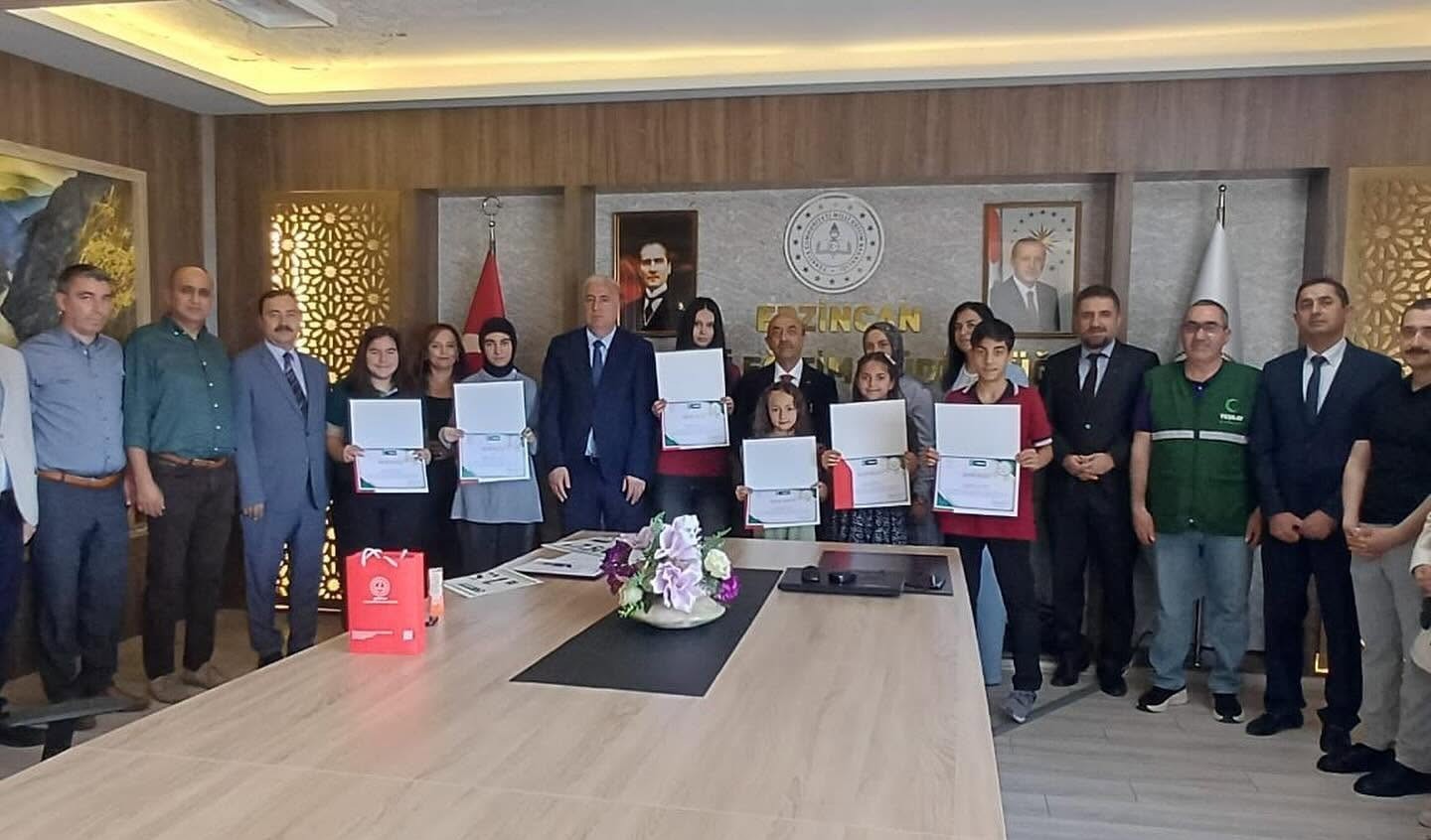 saglikli-nesil-saglikli-gelecek-yarismasi-nda-dereceye-giren-ogrenciler-odullendirildi