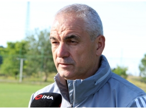 Rıza Çalımbay: “Benim İçin İki Önemli Kulüp Var. Biri Sivasspor, İkincisi Beşiktaş”