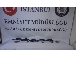 Fatih’te Otele Kaçak İçki Operasyonu: 4 Gözaltı