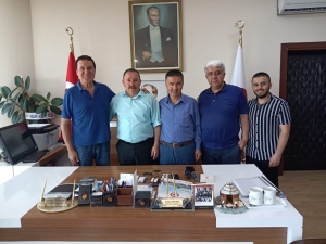 Şarkıcı Körler’den Başkan Sever’e Ziyaret